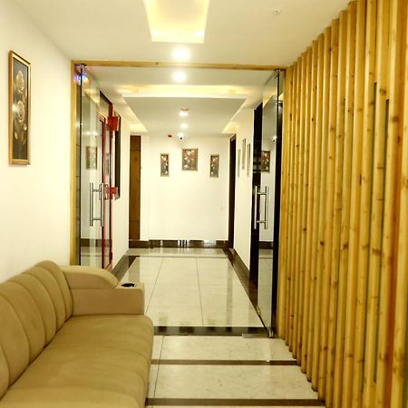 Hotel Prism Grand Zirakpur Esterno foto