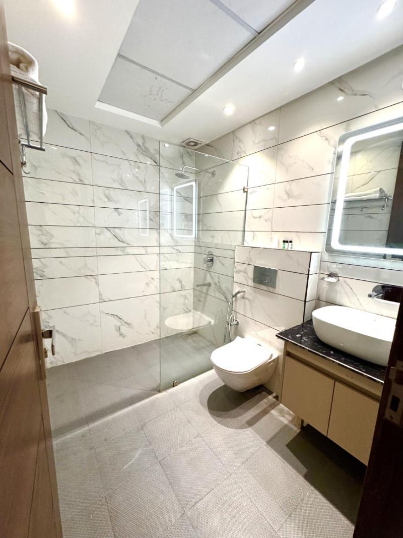 Hotel Prism Grand Zirakpur Esterno foto