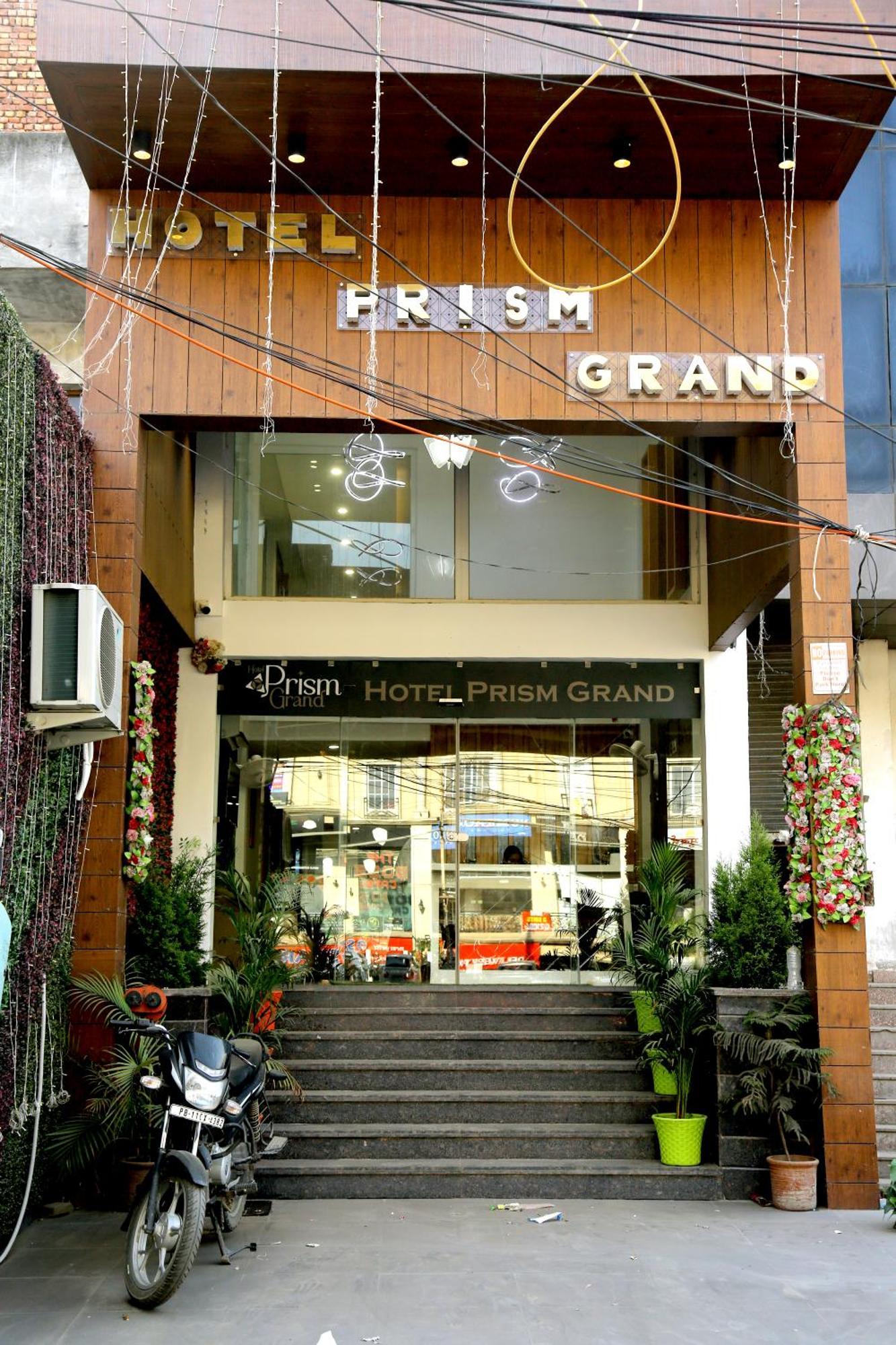 Hotel Prism Grand Zirakpur Esterno foto