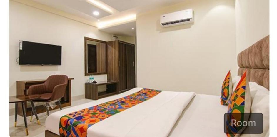 Hotel Prism Grand Zirakpur Esterno foto