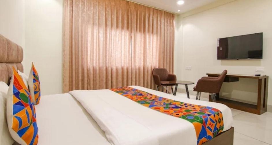 Hotel Prism Grand Zirakpur Esterno foto