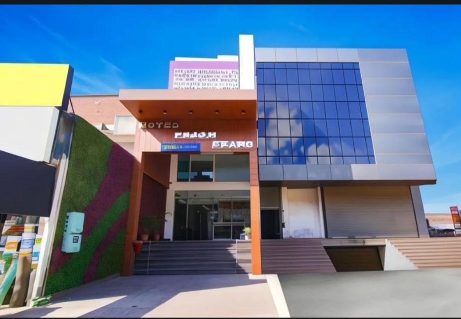 Hotel Prism Grand Zirakpur Esterno foto